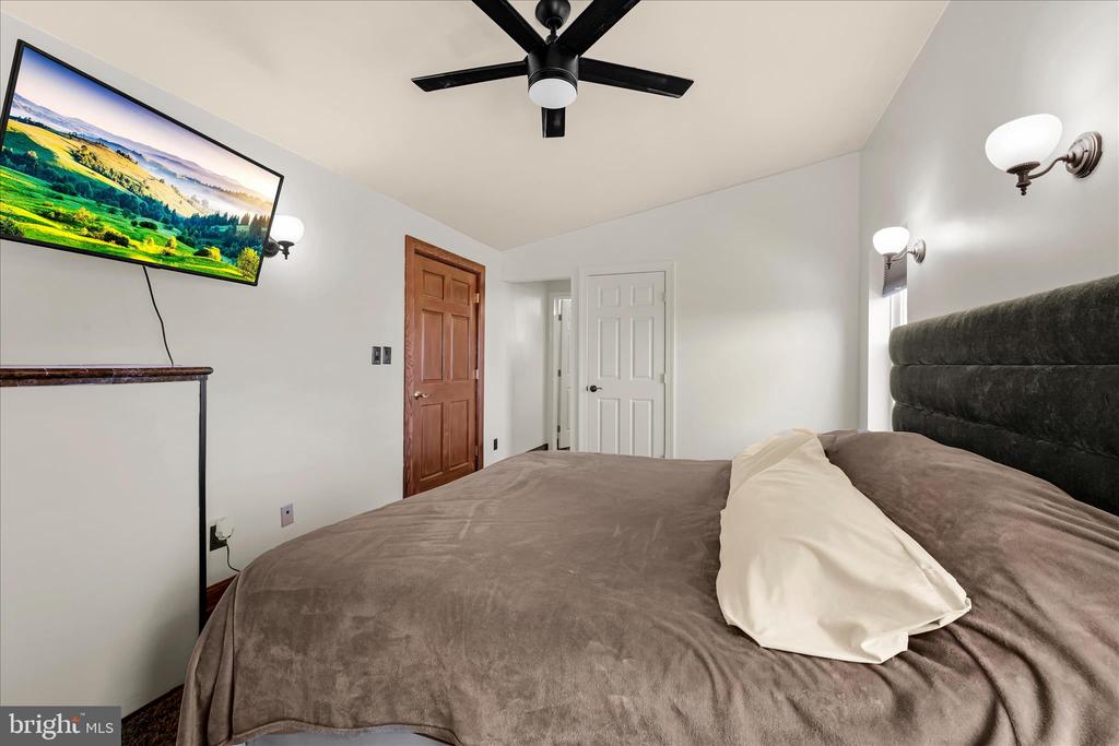 1076 INDIAN COVE