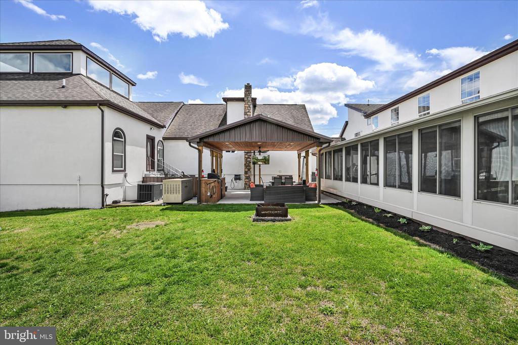 1076 INDIAN COVE