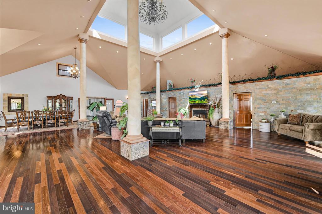 1076 INDIAN COVE