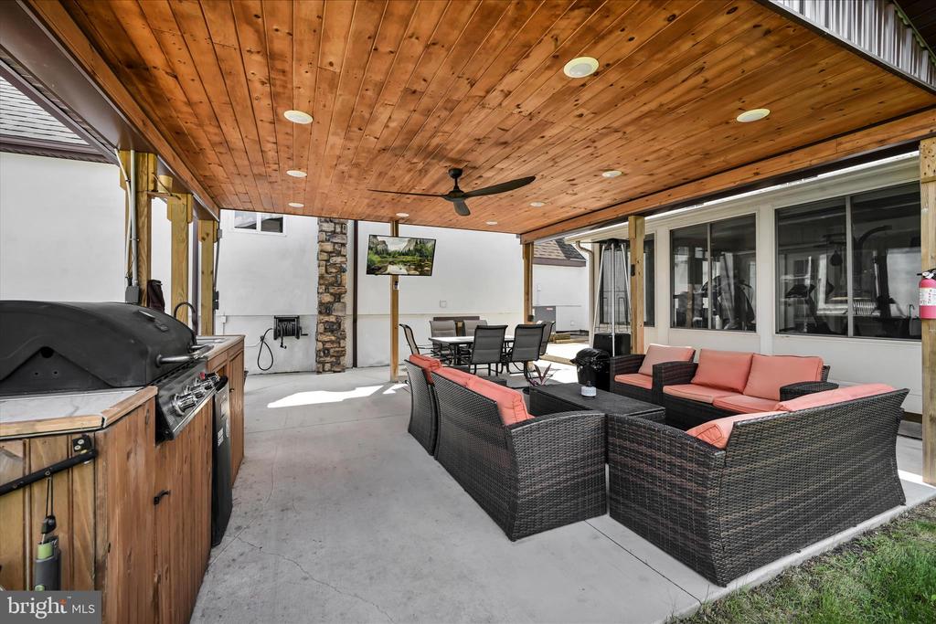 1076 INDIAN COVE