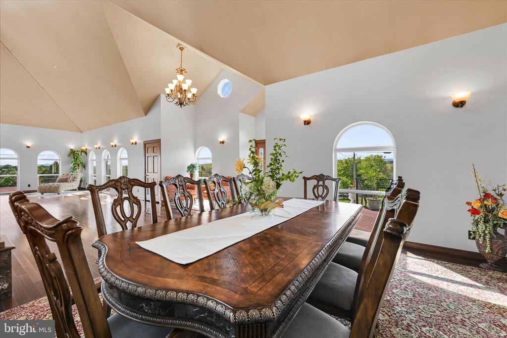 1076 INDIAN COVE
