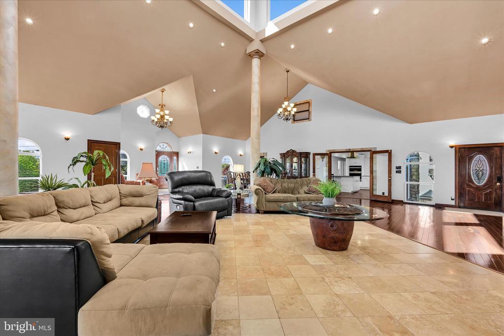 1076 INDIAN COVE