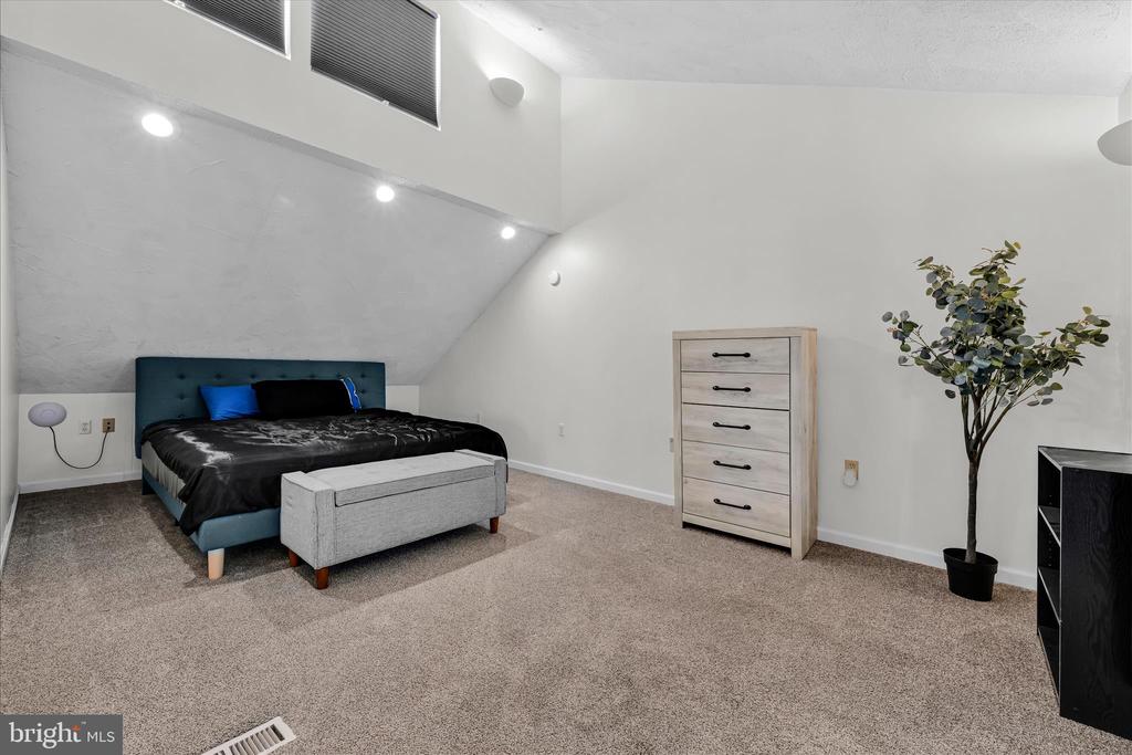 1076 INDIAN COVE