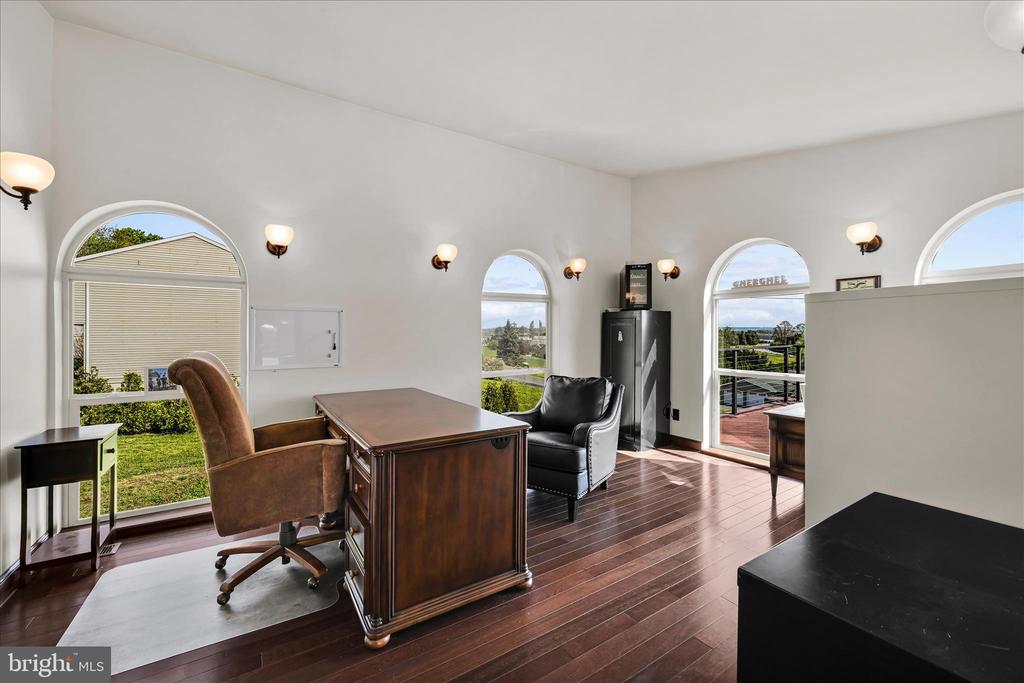 1076 INDIAN COVE