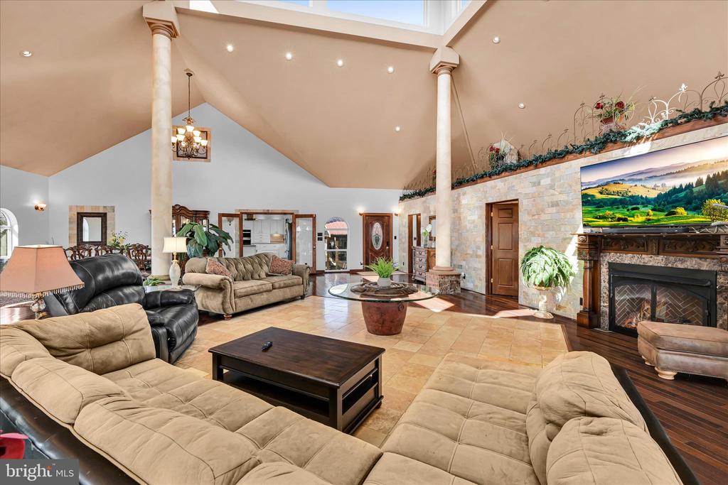 1076 INDIAN COVE