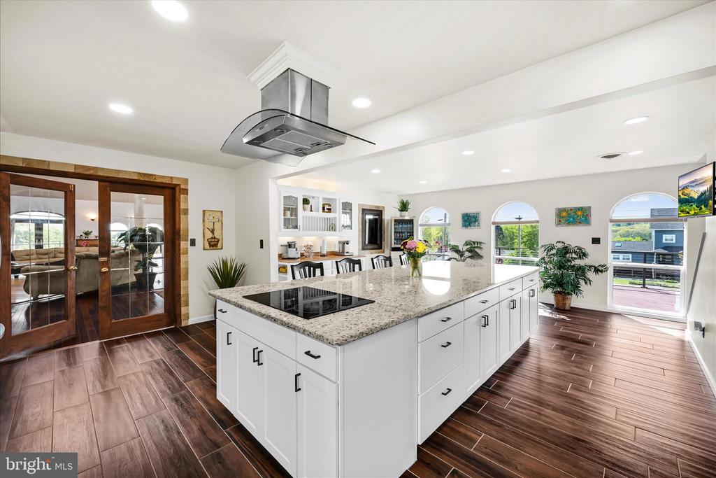 1076 INDIAN COVE