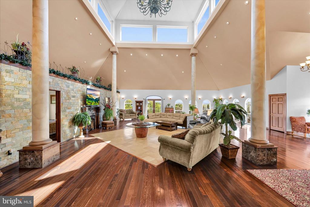 1076 INDIAN COVE