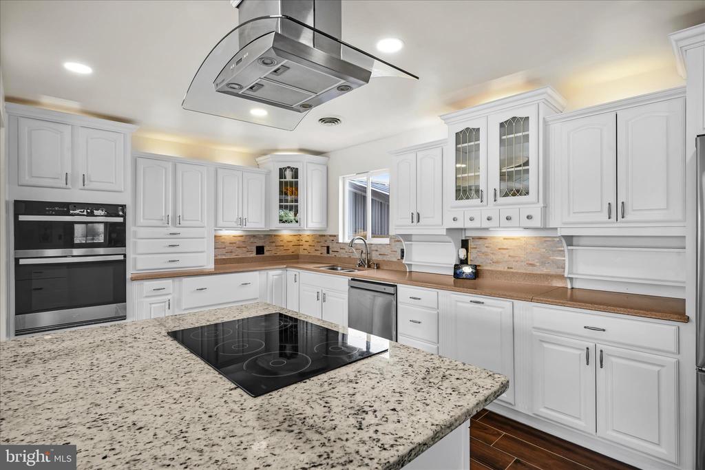 1076 INDIAN COVE