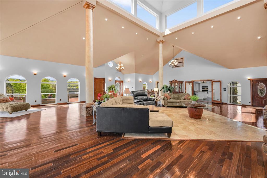1076 INDIAN COVE