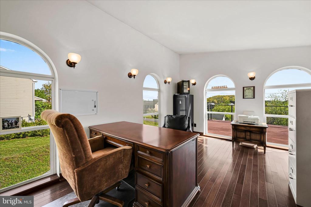 1076 INDIAN COVE