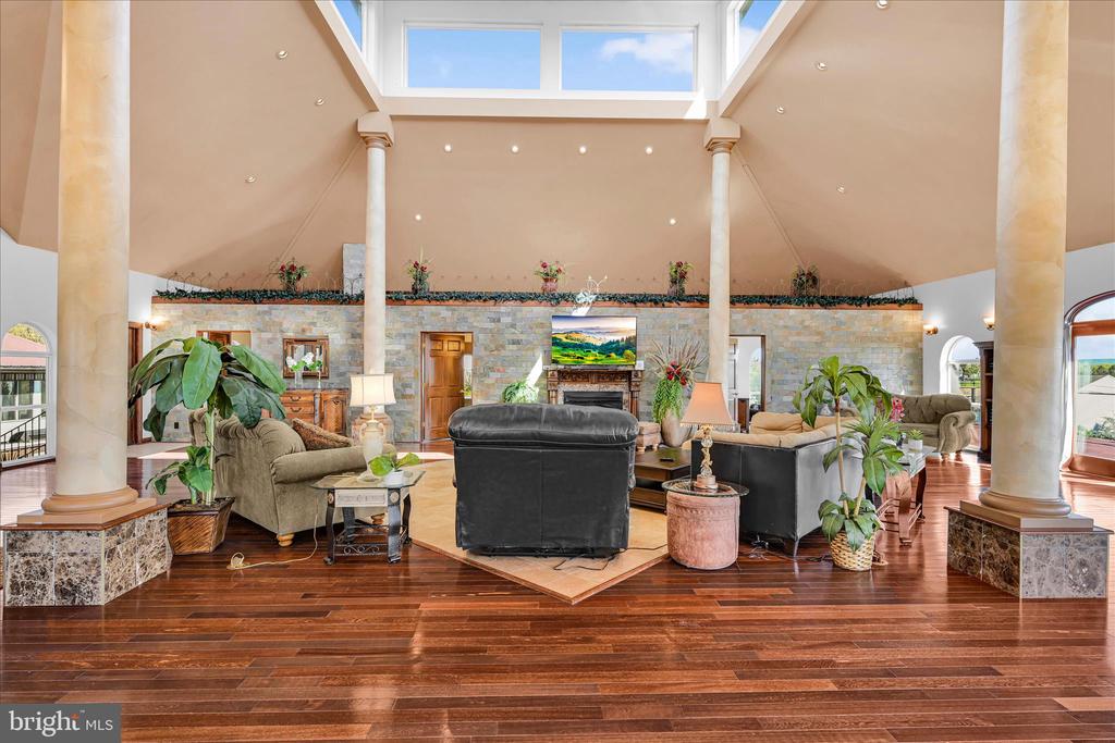1076 INDIAN COVE