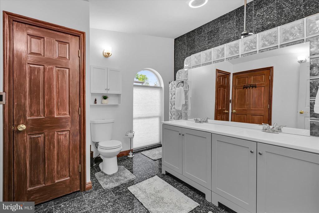 1076 INDIAN COVE