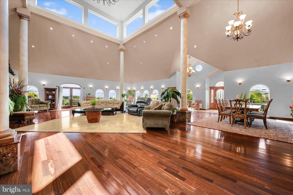 1076 INDIAN COVE