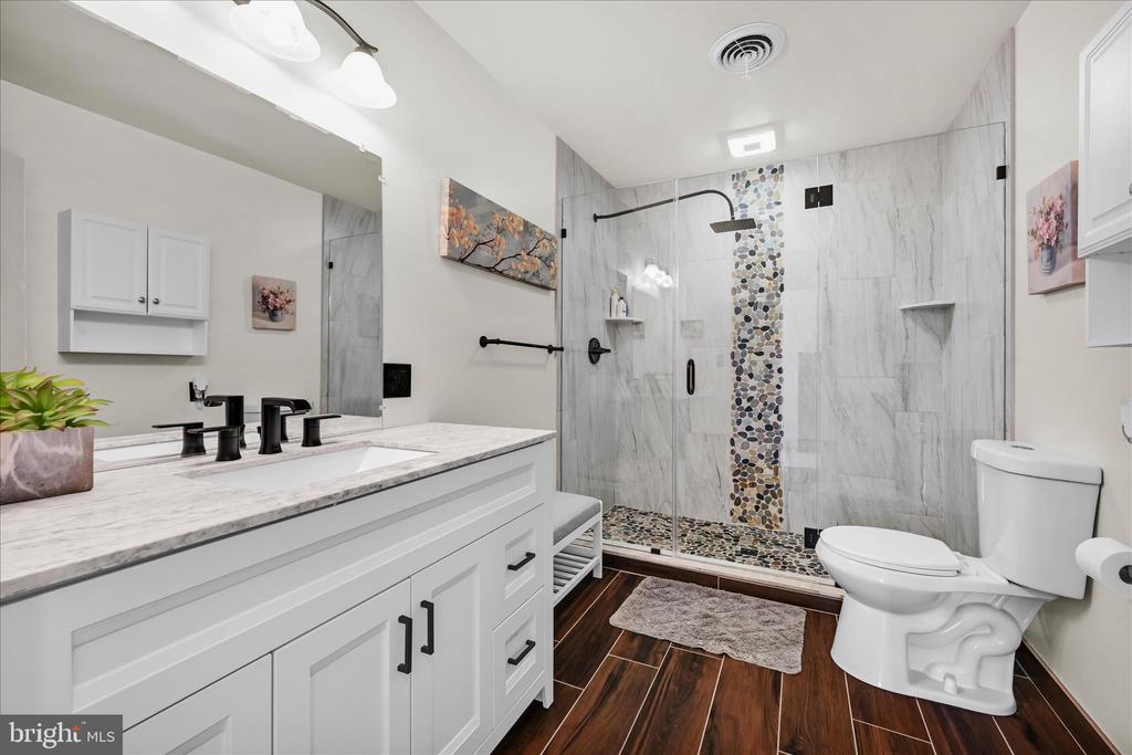 1076 INDIAN COVE