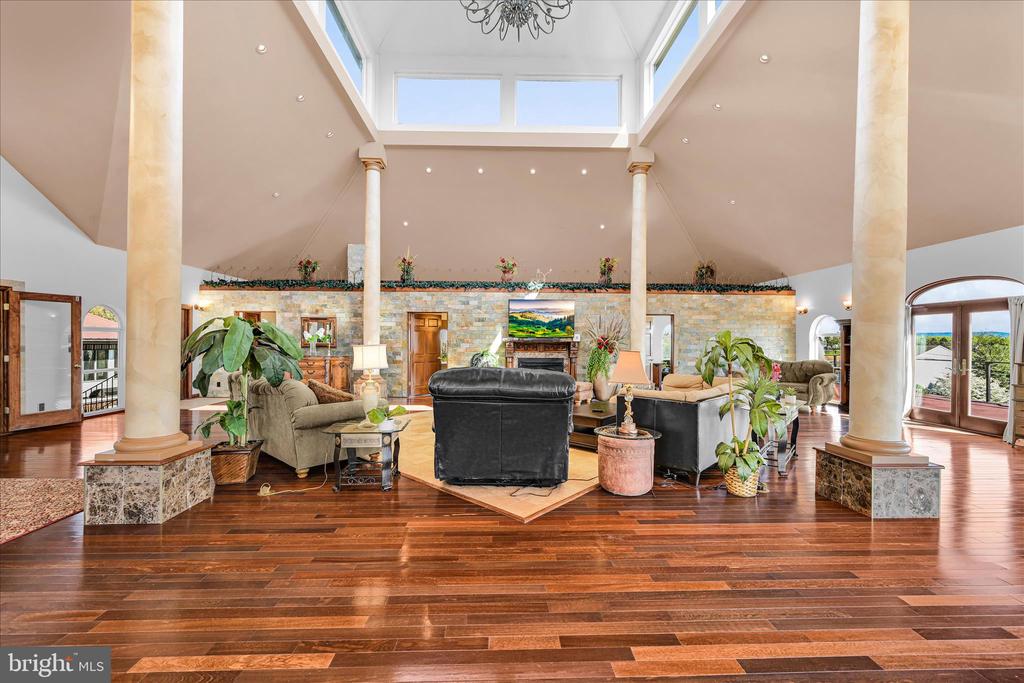 1076 INDIAN COVE