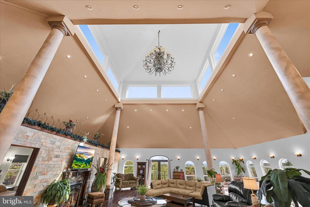 1076 INDIAN COVE