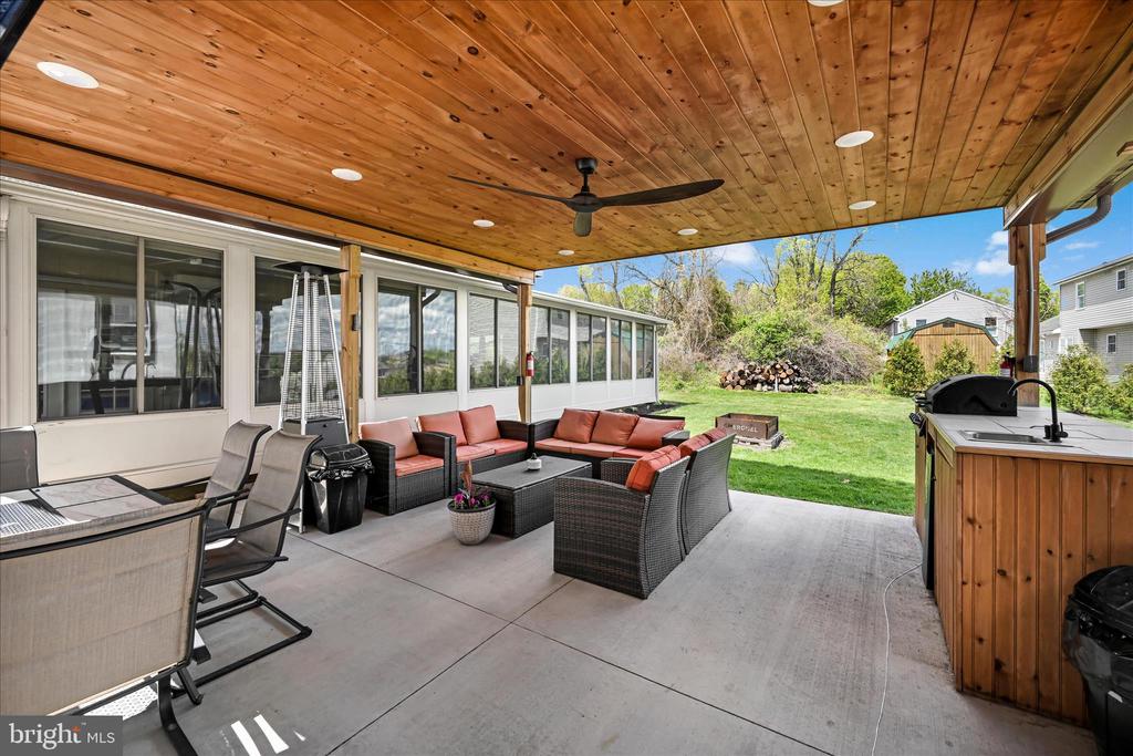1076 INDIAN COVE