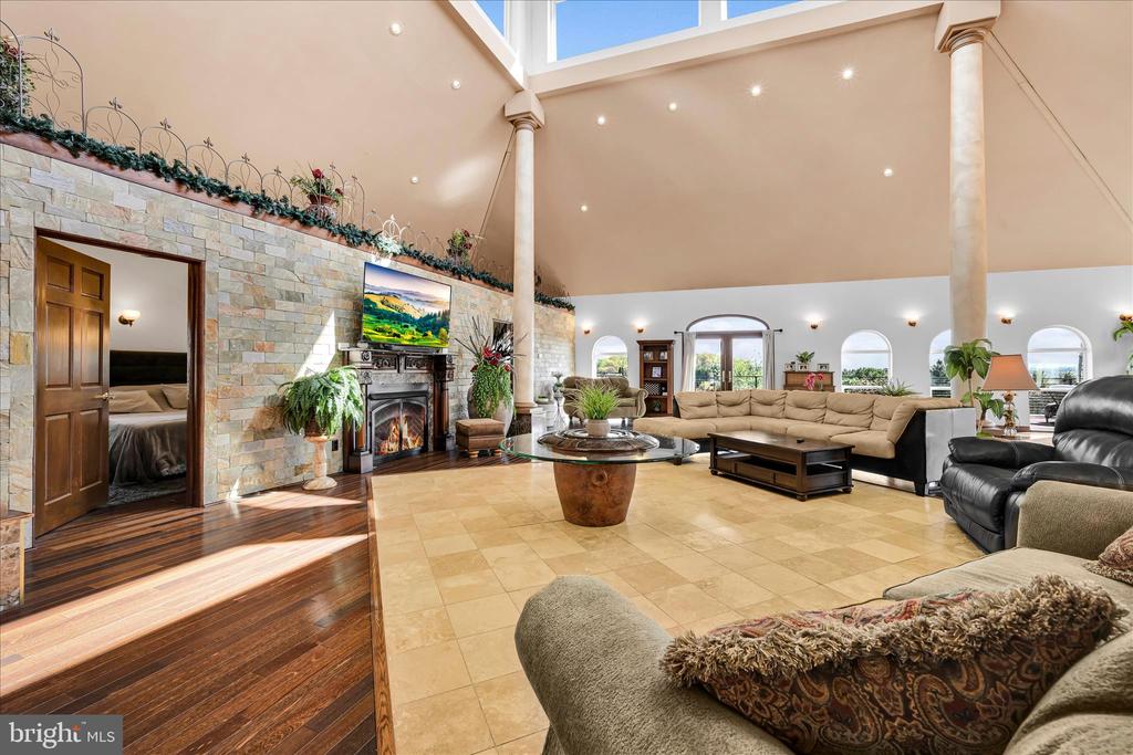 1076 INDIAN COVE