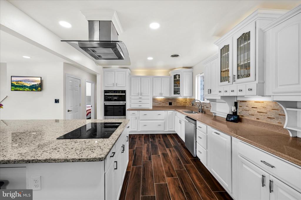 1076 INDIAN COVE