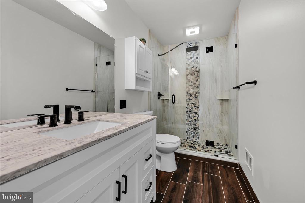 1076 INDIAN COVE