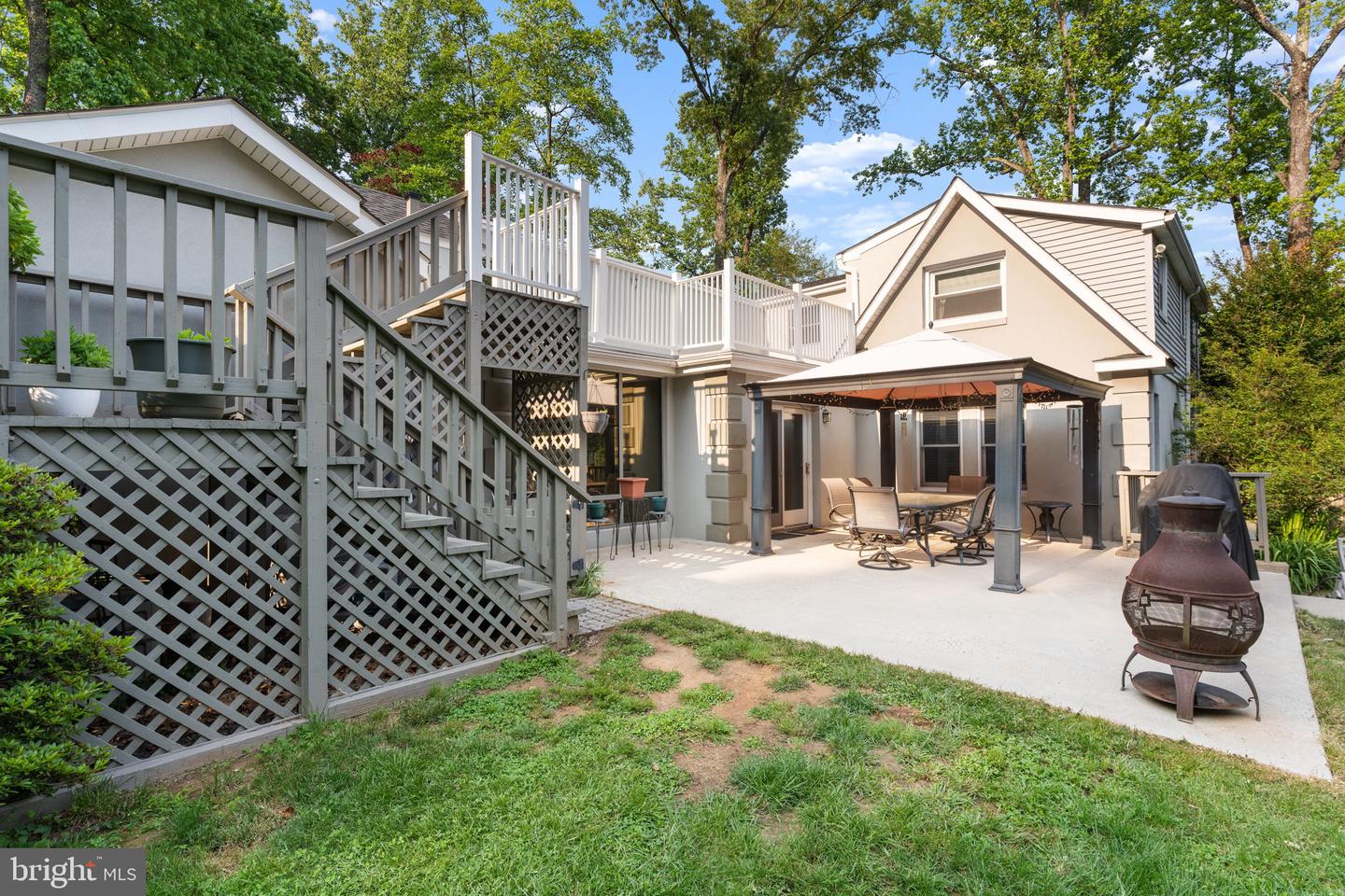 3042 Cedar Ln