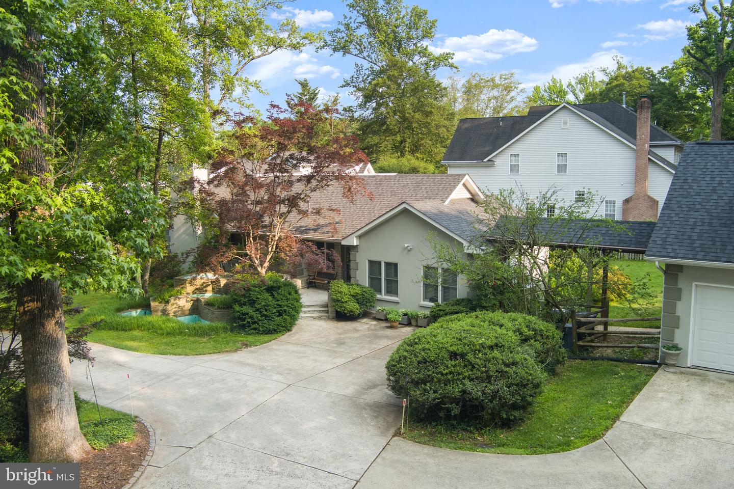 3042 Cedar Ln
