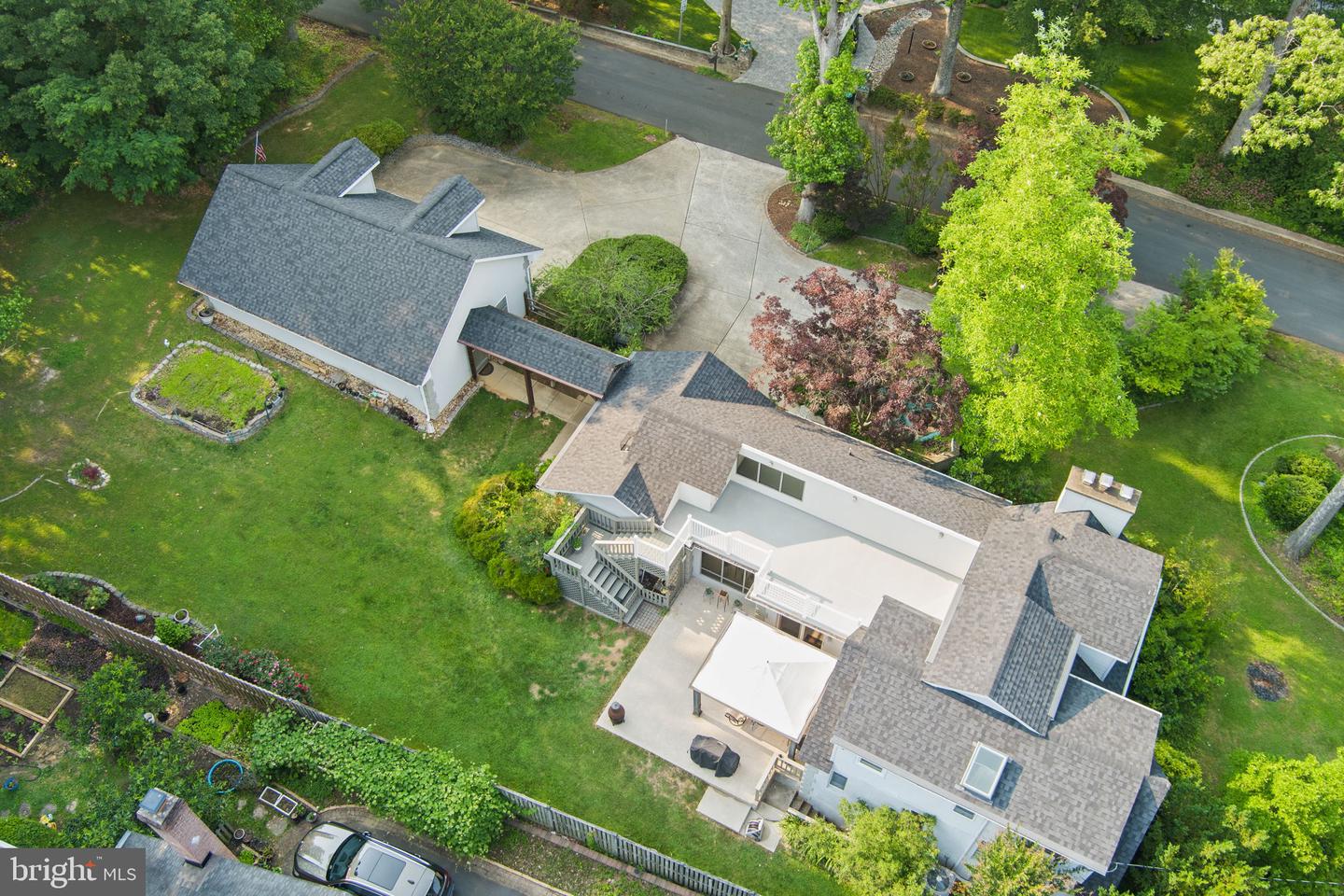 3042 Cedar Ln