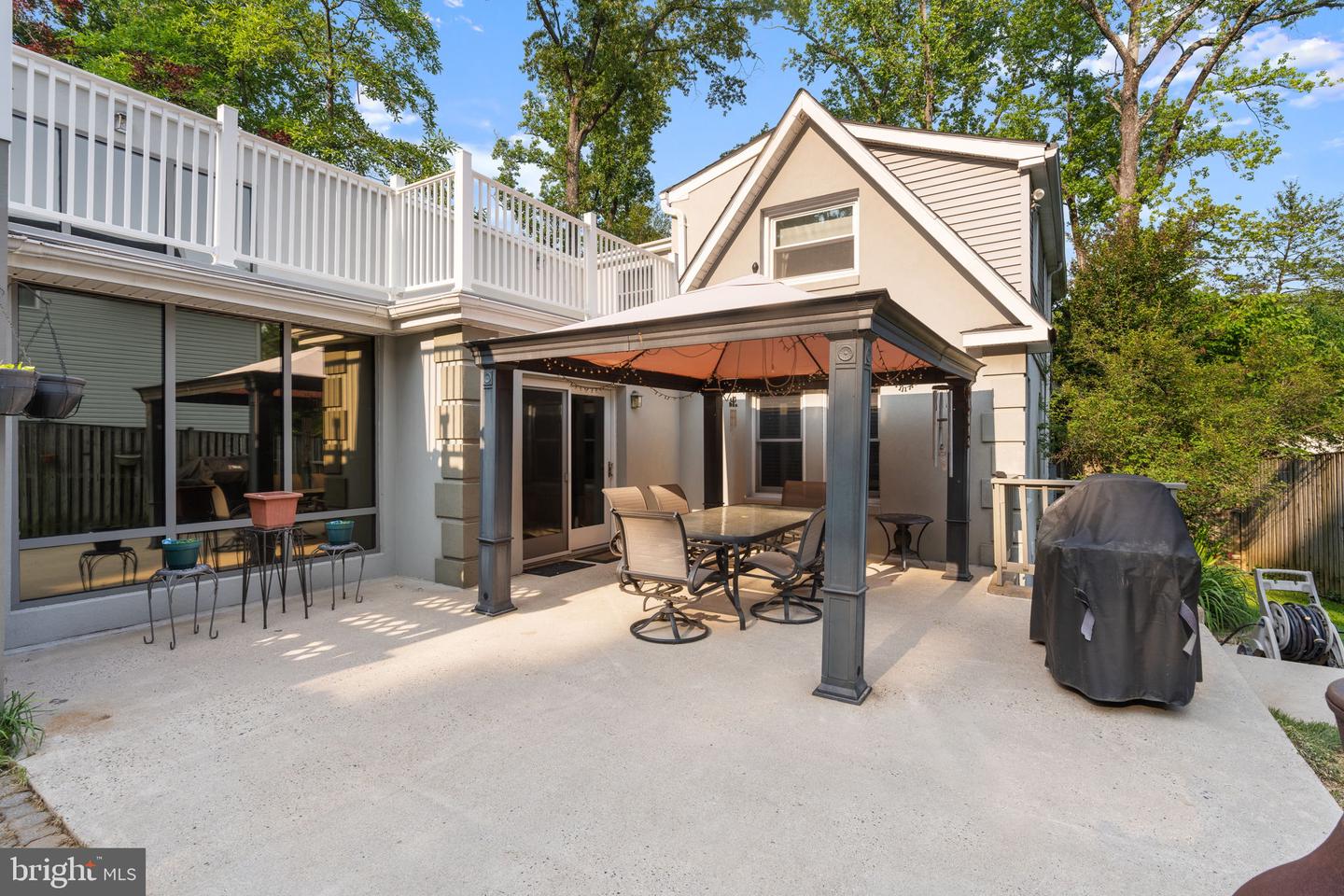 3042 Cedar Ln