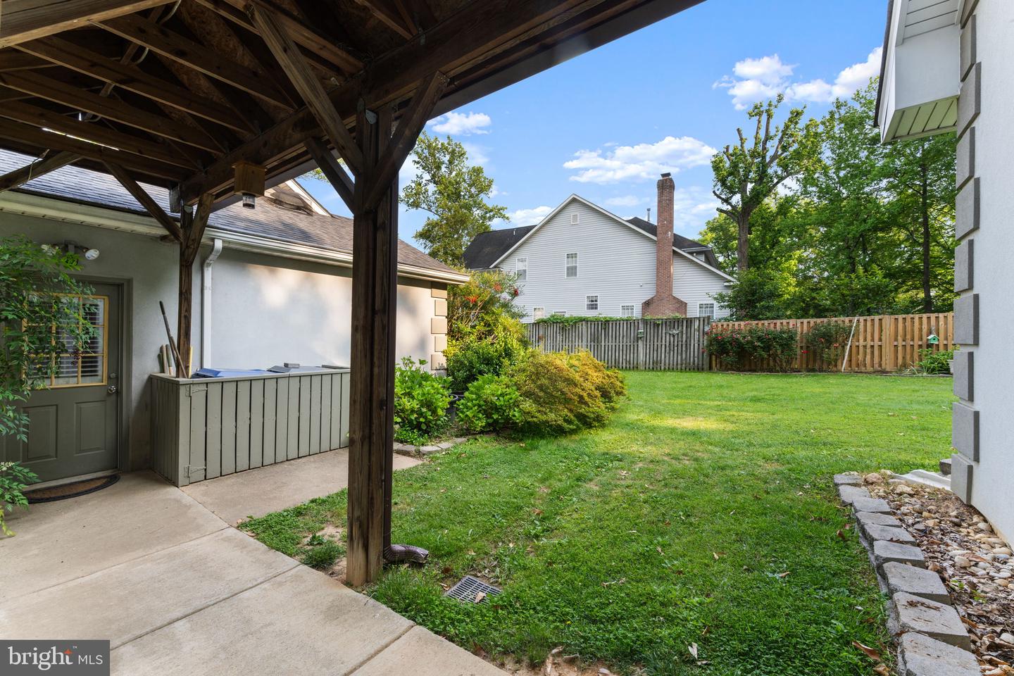 3042 Cedar Ln