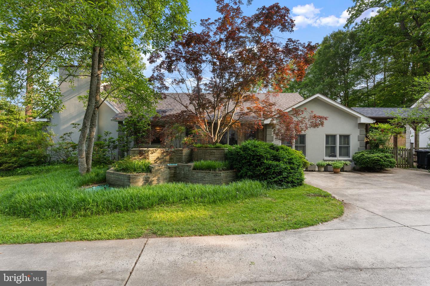 3042 Cedar Ln
