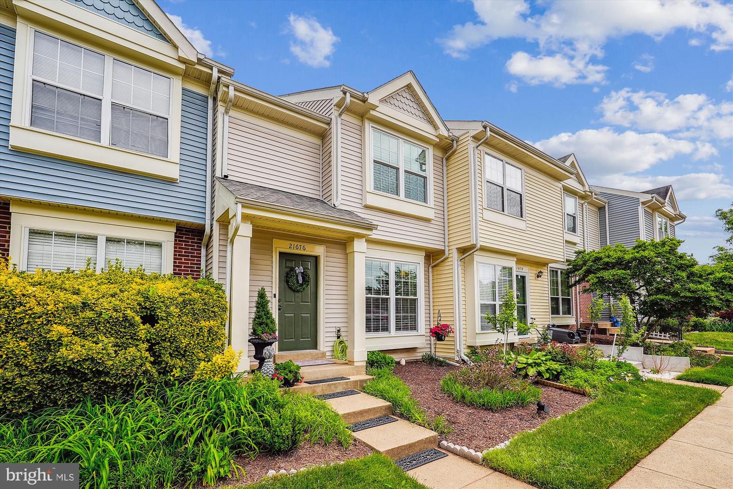 21676 Hazelnut Sq