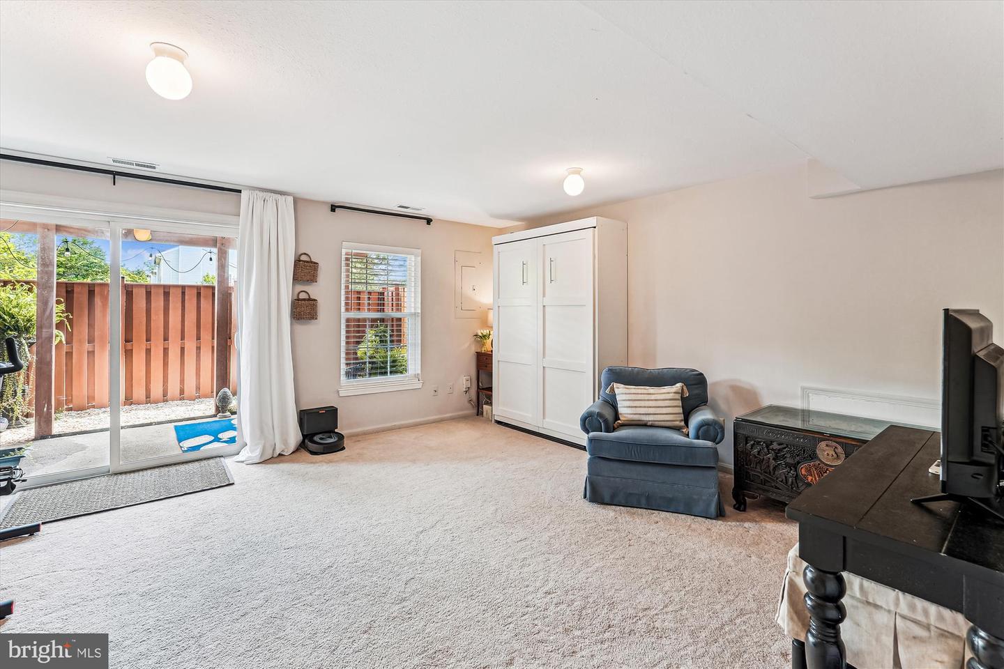 21676 Hazelnut Sq