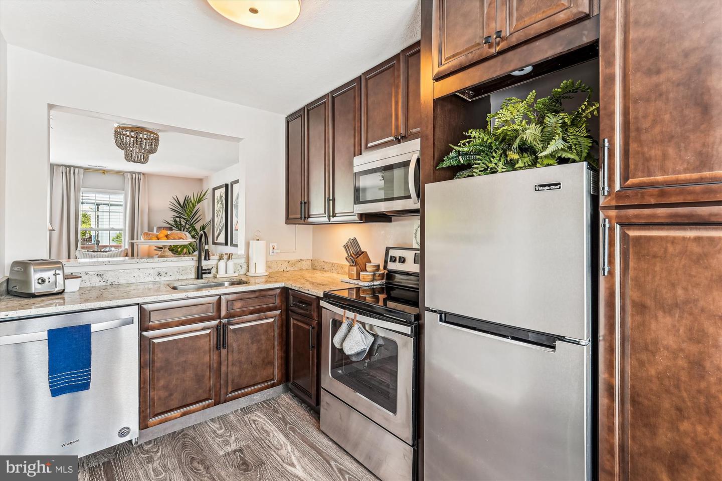 21676 Hazelnut Sq