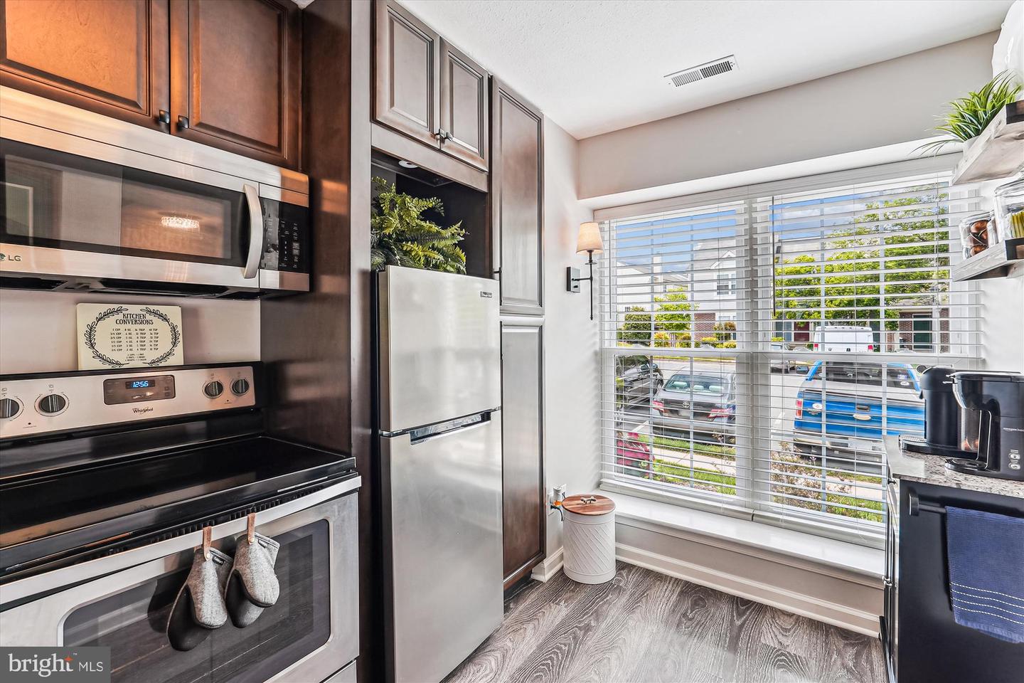21676 Hazelnut Sq