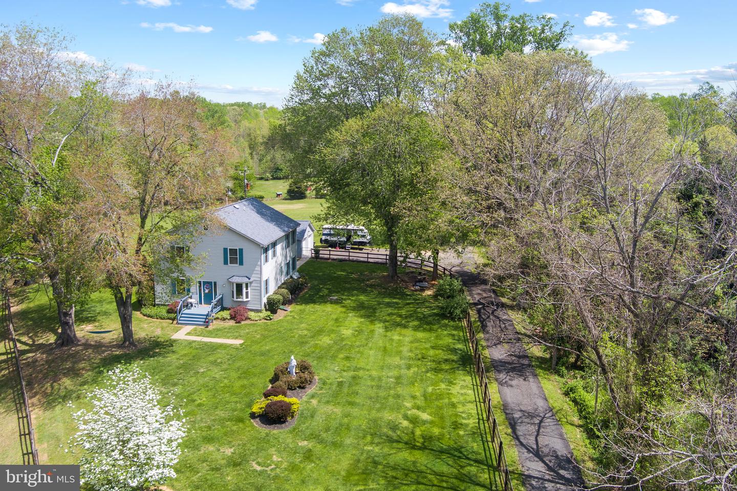 15 Farmers Ln