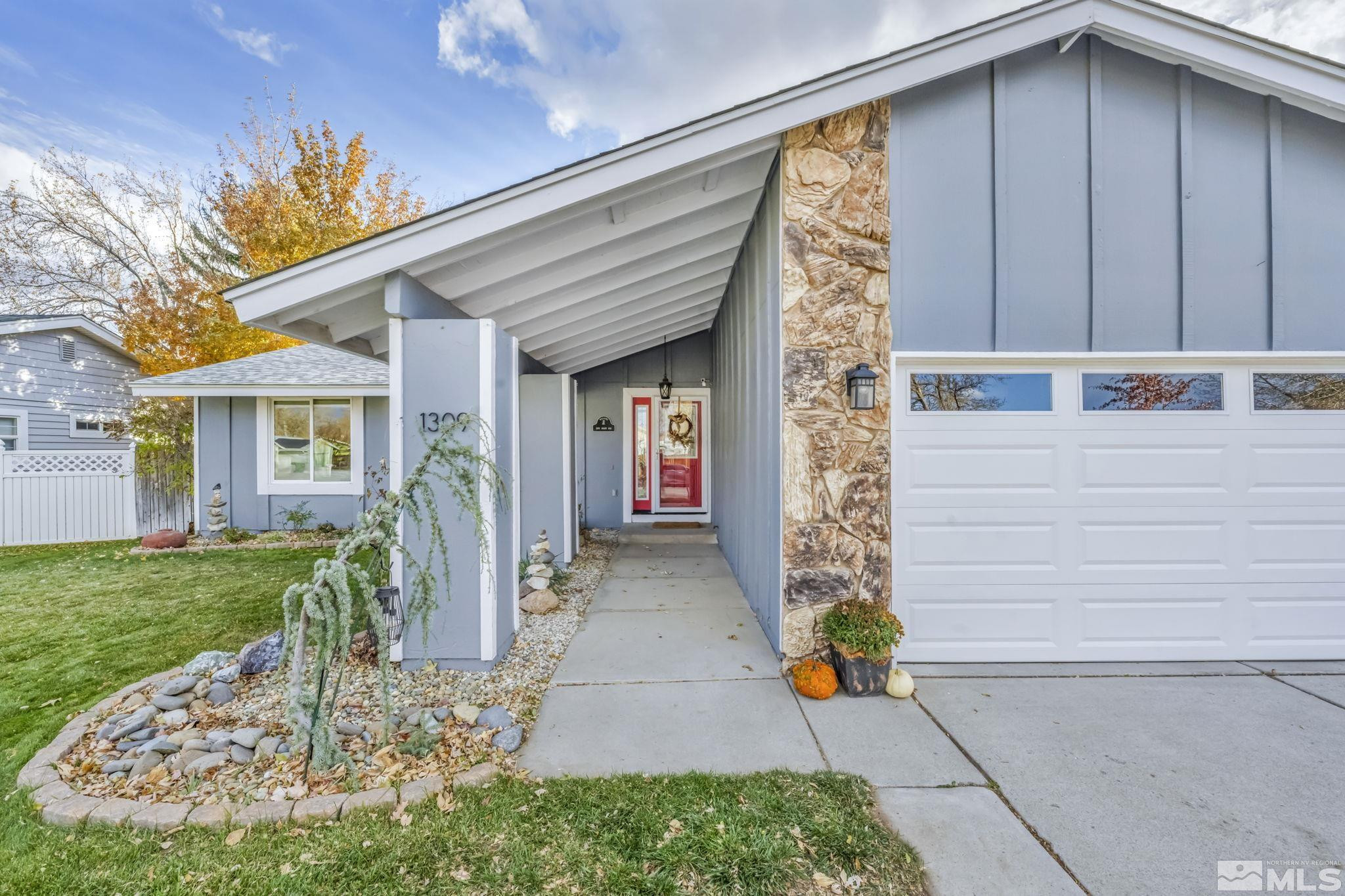 1309 Shady Oak