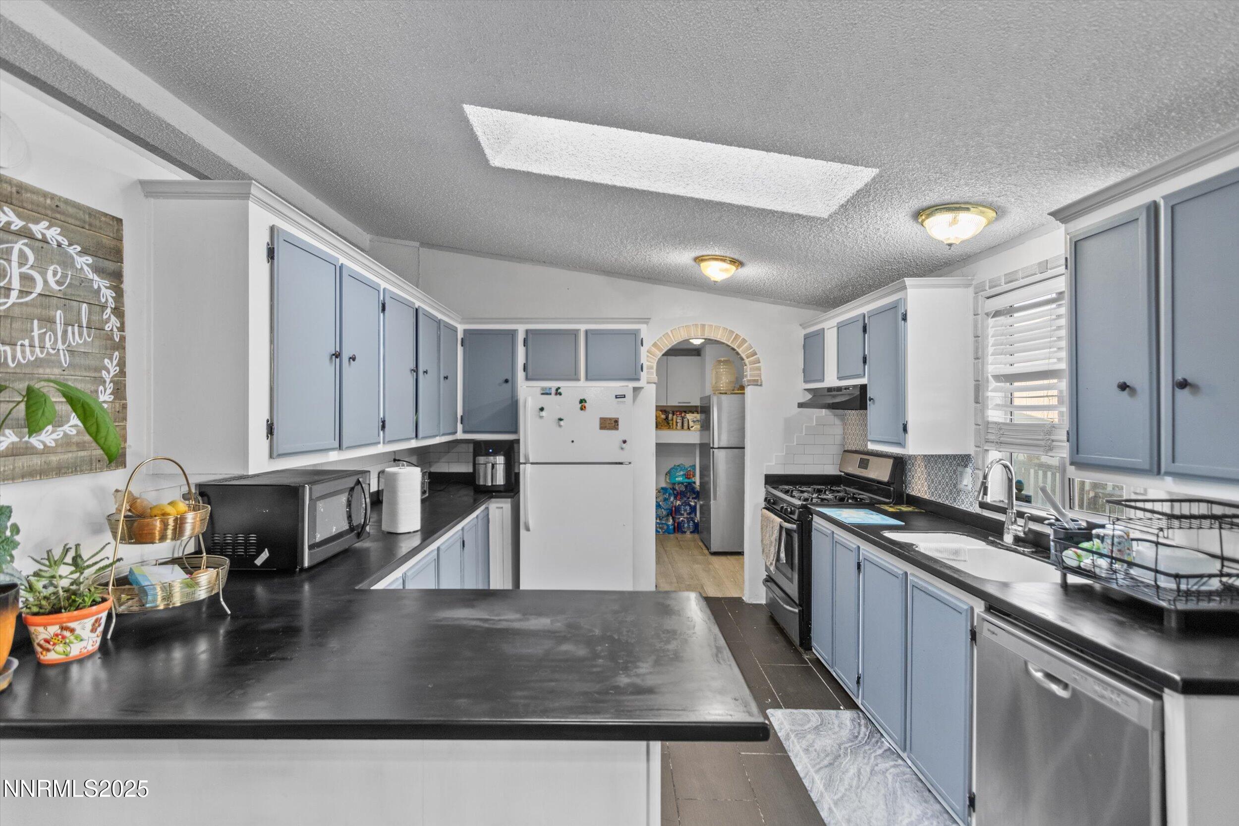 5275 Lupin Drive
