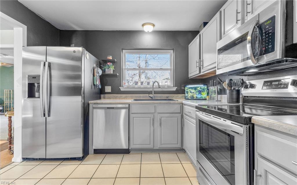 908 Gossman DR