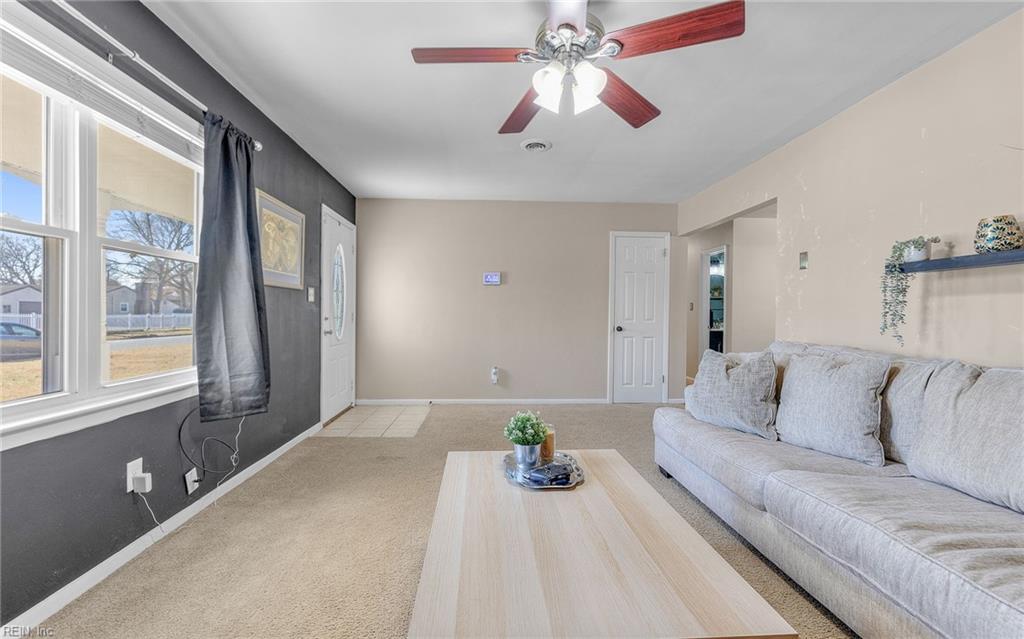 908 Gossman DR