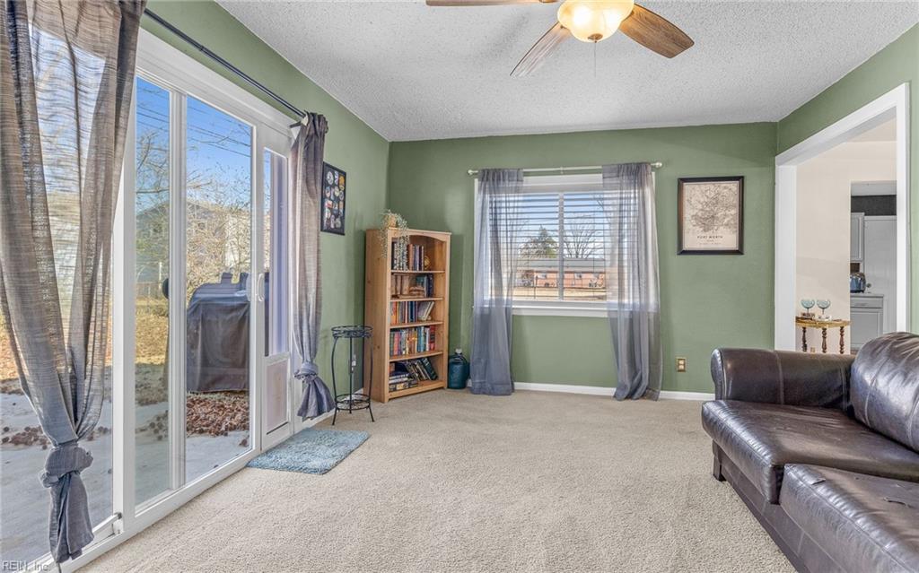 908 Gossman DR
