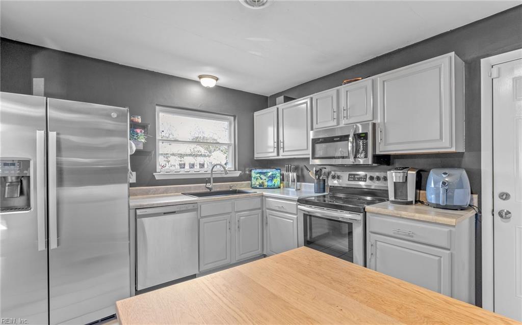 908 Gossman DR