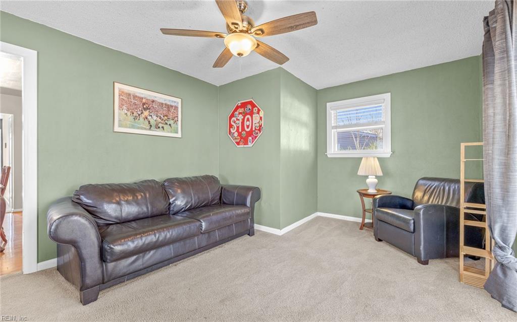 908 Gossman DR