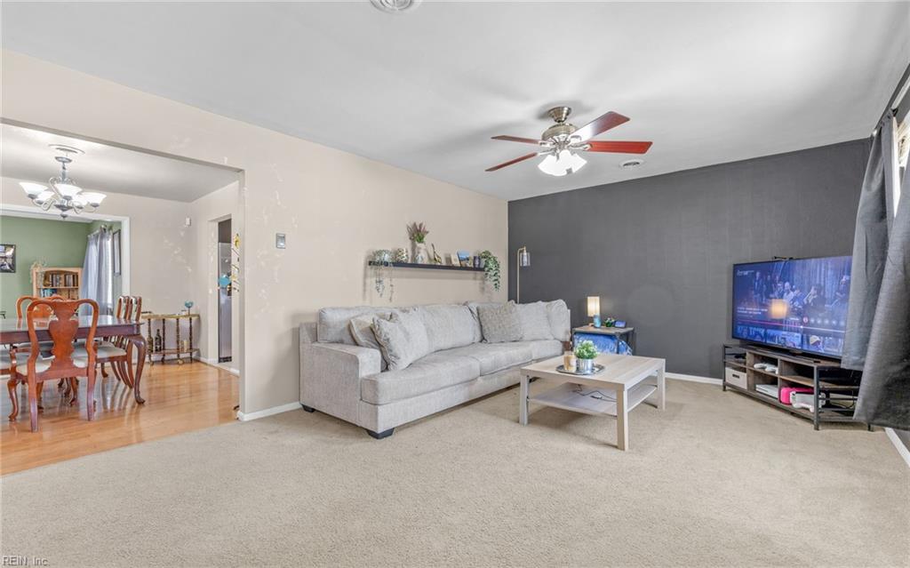 908 Gossman DR