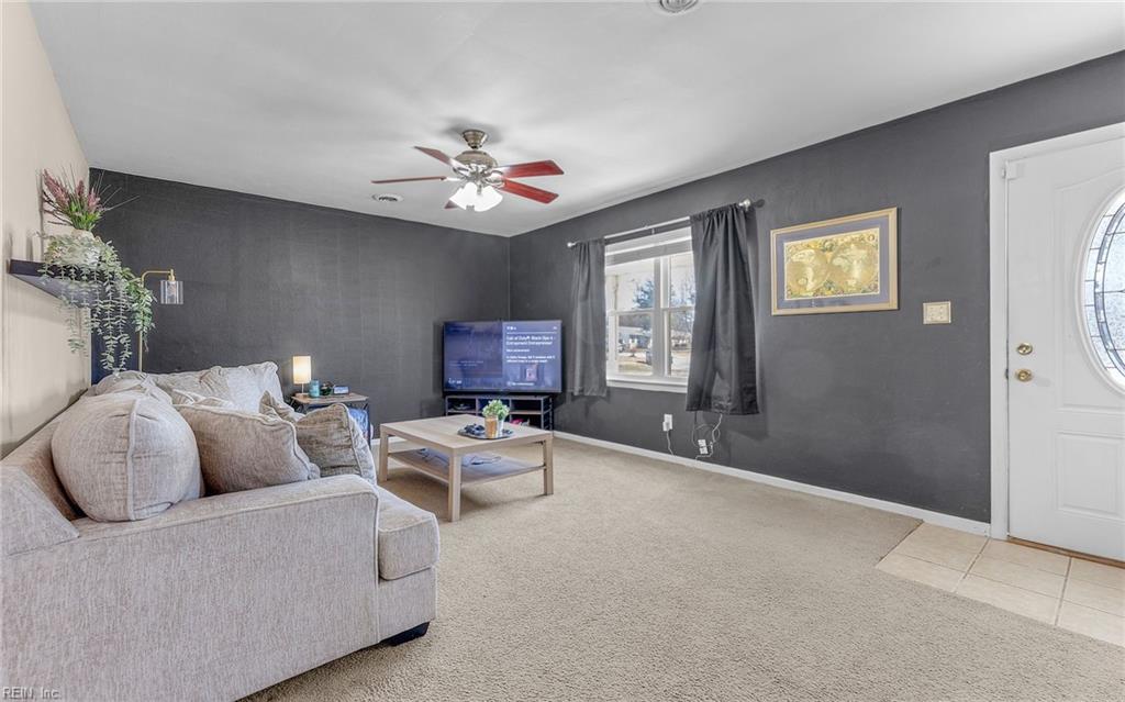 908 Gossman DR