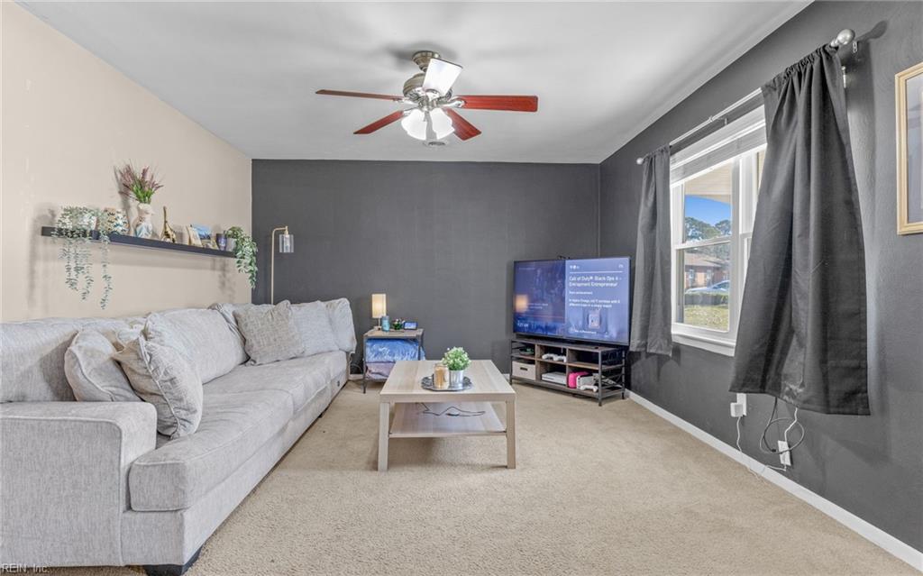908 Gossman DR