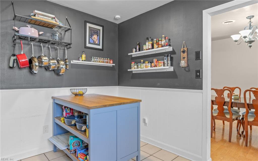 908 Gossman DR