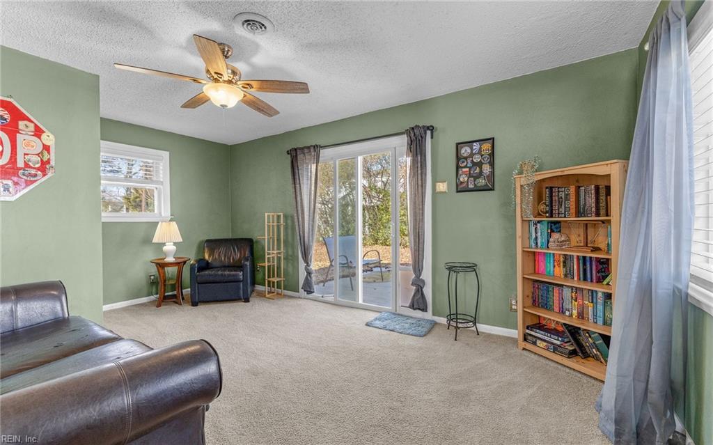 908 Gossman DR