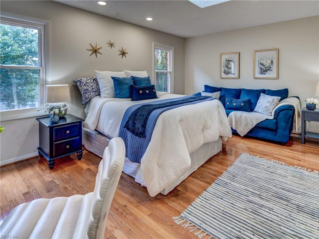 536 Lakewood CIR