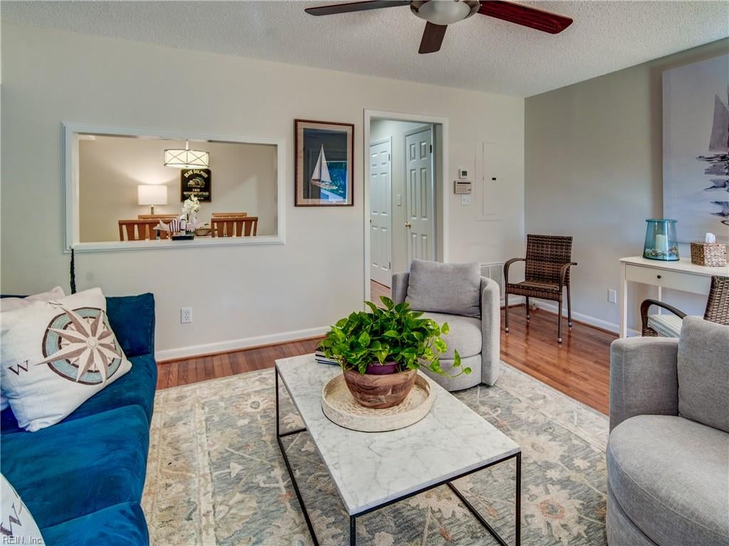 536 Lakewood CIR