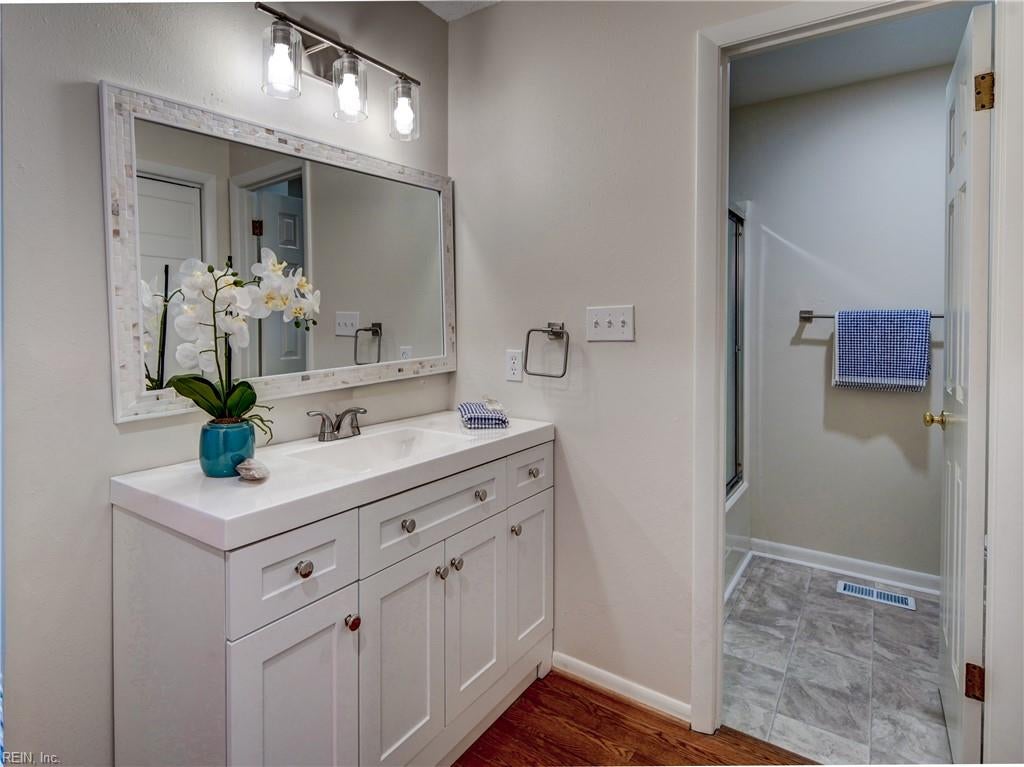 536 Lakewood CIR